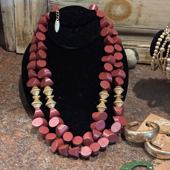 New Plunder jewelry bundle necklaces, bracelets & earrings - Picture 2 of 4